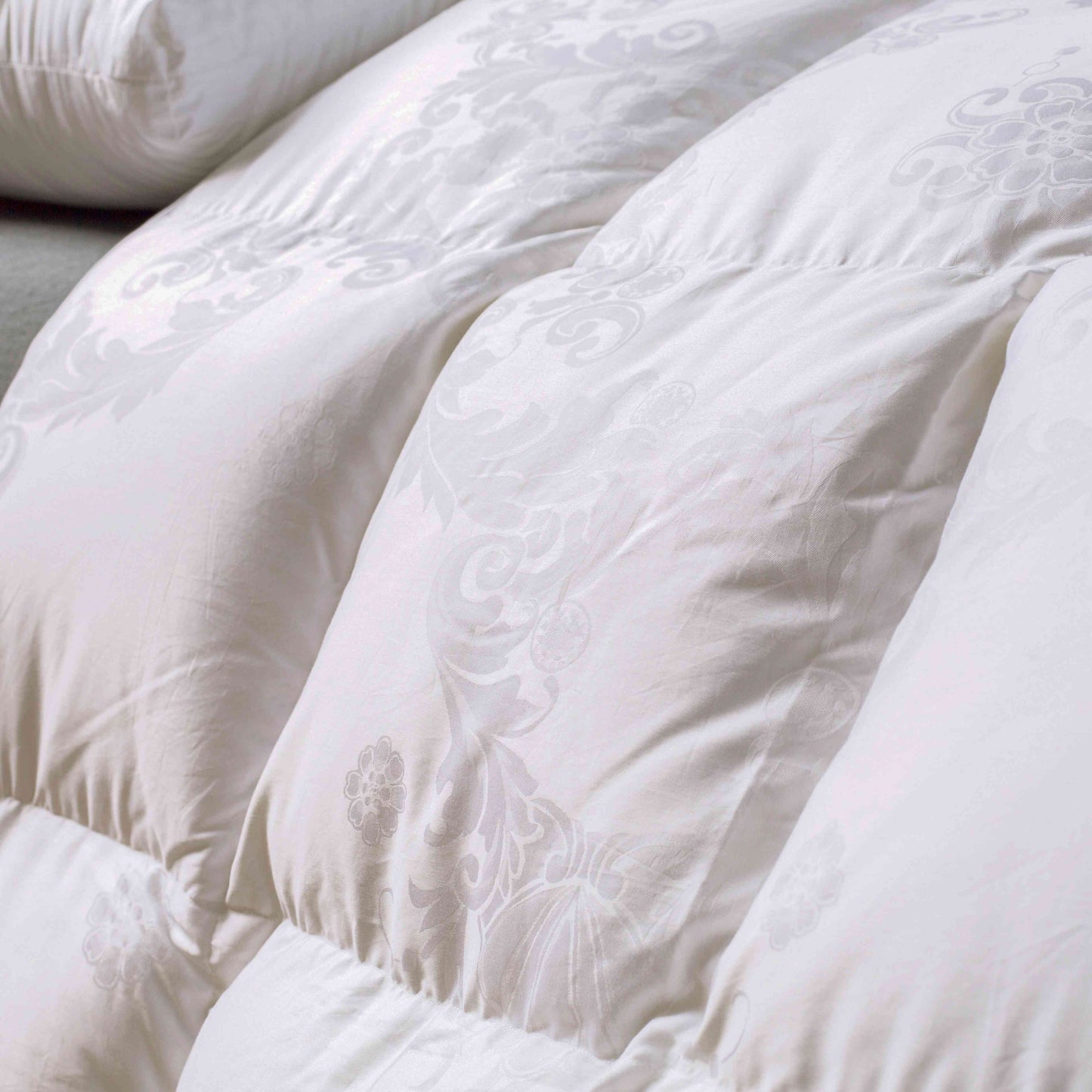 100% White Goose Down Filler Jacquard Duvet